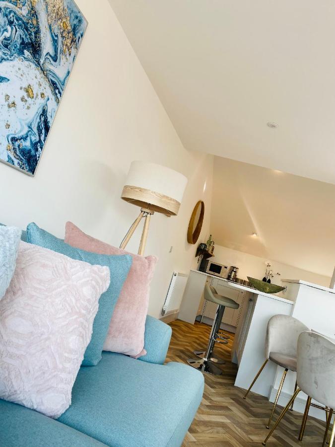 Lees Lookout Holt ,2 Bedroom Luxury Apartment With Private Parking ภายนอก รูปภาพ