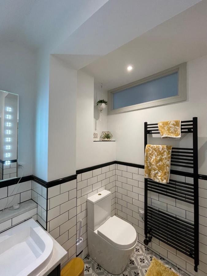 Lees Lookout Holt ,2 Bedroom Luxury Apartment With Private Parking ภายนอก รูปภาพ