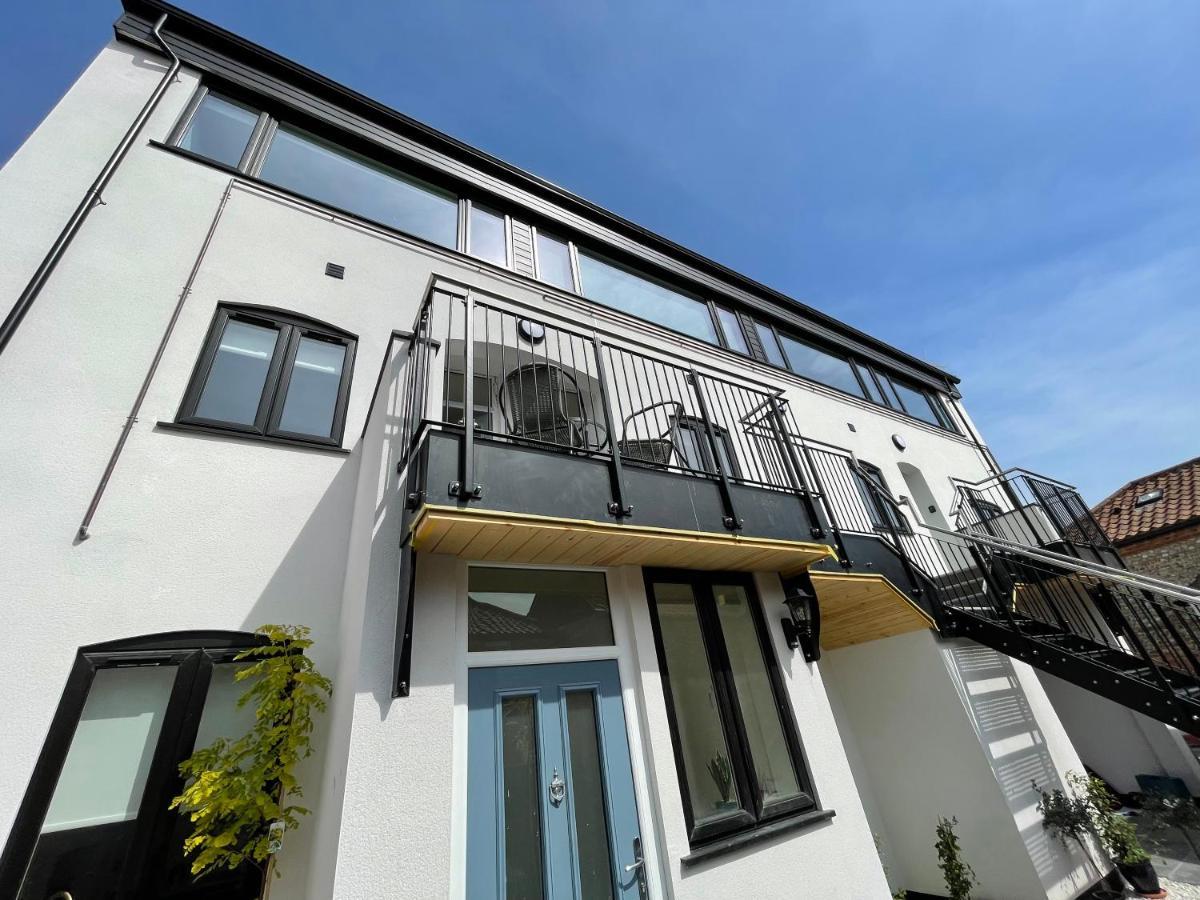 Lees Lookout Holt ,2 Bedroom Luxury Apartment With Private Parking ภายนอก รูปภาพ