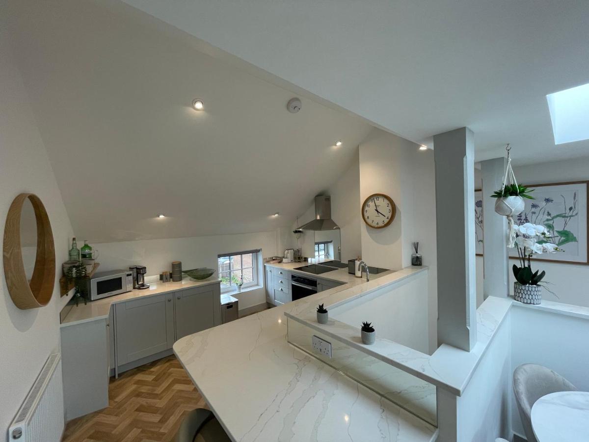 Lees Lookout Holt ,2 Bedroom Luxury Apartment With Private Parking ภายนอก รูปภาพ